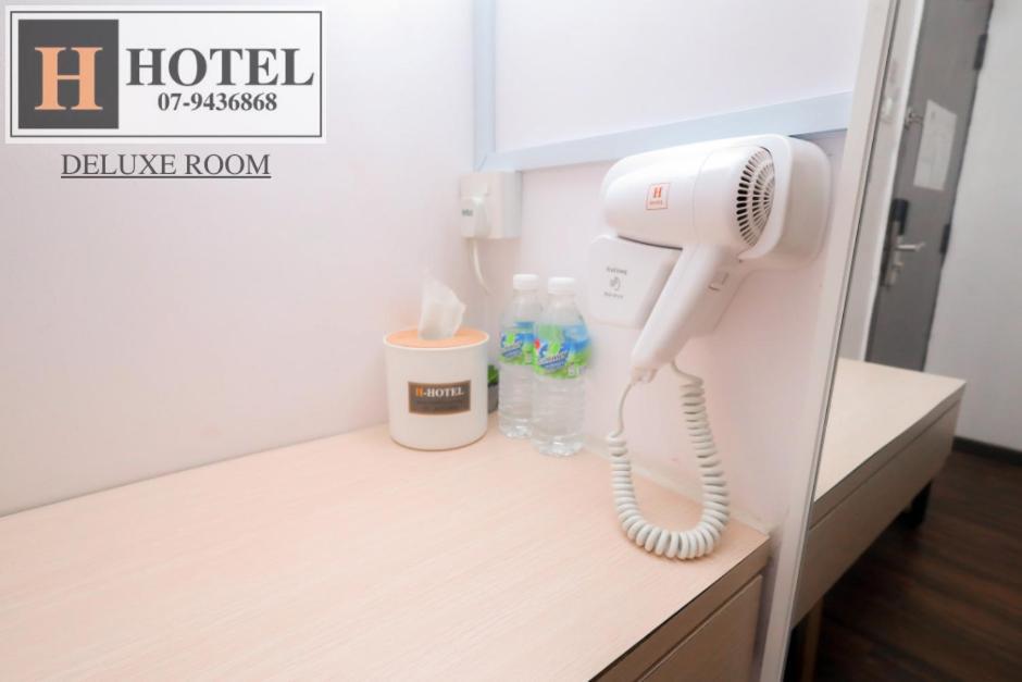 H Hotel Segamat Kültér fotó